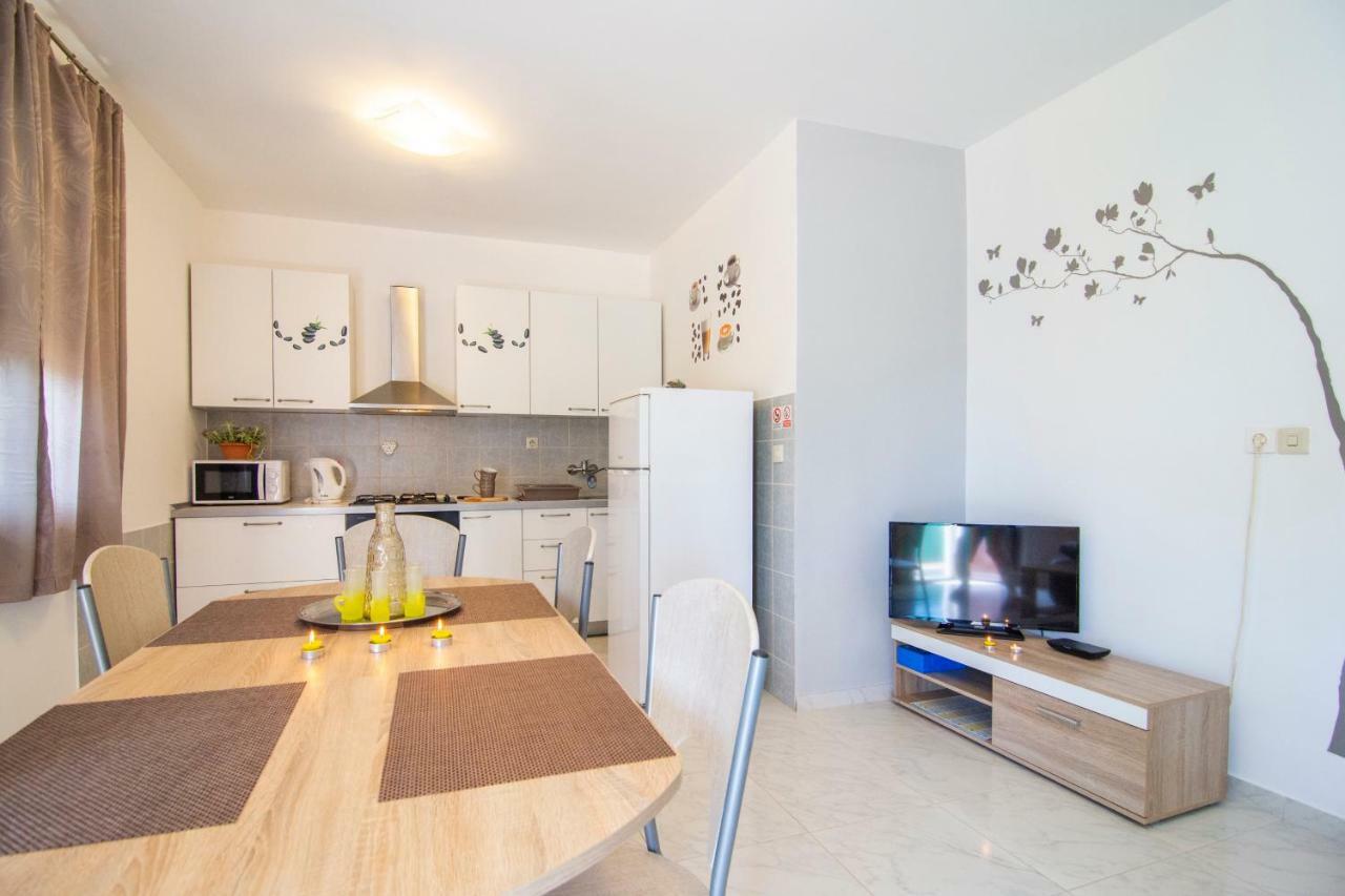 Apartmani Perkovic Gustirna ภายนอก รูปภาพ